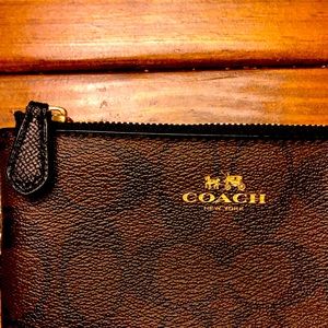 Coach Signature Double Corner Zip Wristlet F64131